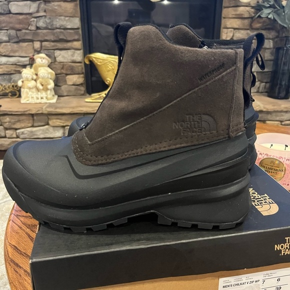 The North Face Men\'s Chilkat V Zip Dark Brown and Black Snow Boots Brand New main image 3